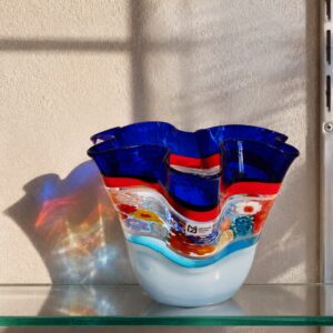 Vaso Fazzoletto Millefiori in Vetro Artistico di Murano, Bianco e Blu Oltremare – Tommaso (Thomas) Apa – Fatto a Murano, Venezia, Italia